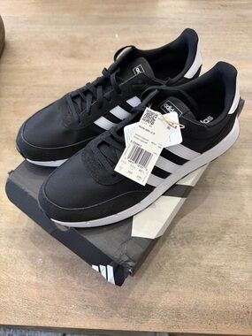 Adidas Men's Black and White Retro Runner Sneakers